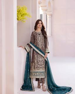 Sajal Ali feet photo thumbnail