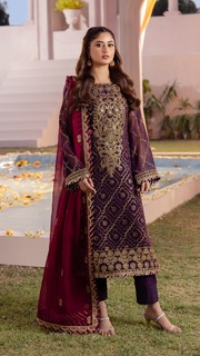 Sajal Ali feet photo thumbnail