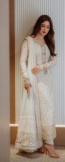 Sajal Ali feet photo thumbnail