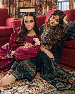 Sajal Ali feet photo thumbnail