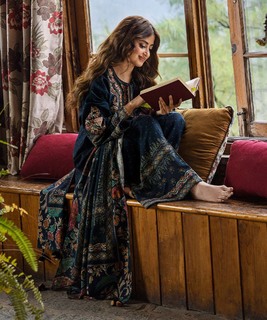 Sajal Ali feet photo thumbnail