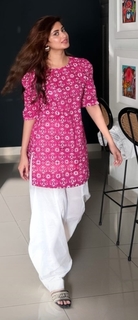 Sajal Ali feet photo thumbnail