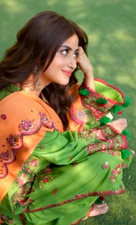 Sajal Ali feet photo thumbnail