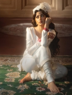 Sajal Ali feet photo thumbnail