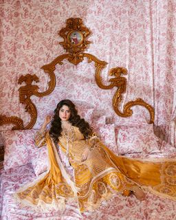 Sajal Ali feet photo thumbnail