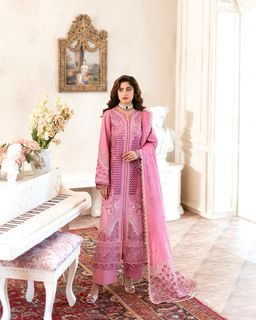 Sajal Ali feet photo thumbnail