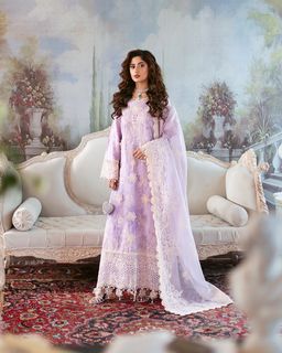 Sajal Ali feet photo thumbnail