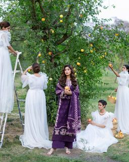 Sajal Ali feet photo thumbnail