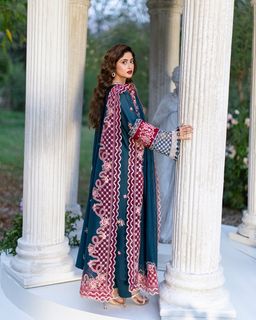 Sajal Ali feet photo thumbnail