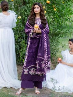 Sajal Ali feet photo thumbnail