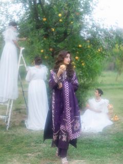 Sajal Ali feet photo thumbnail