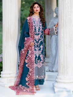 Sajal Ali feet photo thumbnail