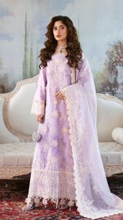 Sajal Ali feet photo thumbnail