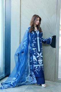 Sajal Ali feet photo thumbnail