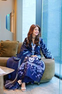 Sajal Ali feet photo thumbnail