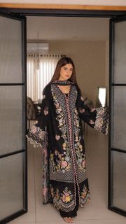 Sajal Ali feet photo thumbnail