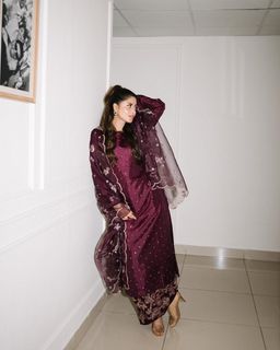 Sajal Ali feet photo thumbnail