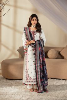 Sajal Ali feet photo thumbnail