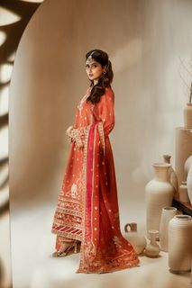 Sajal Ali feet photo thumbnail