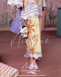 Sajal Ali feet photo thumbnail