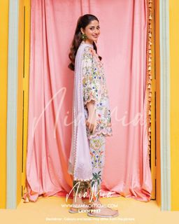 Sajal Ali feet photo thumbnail