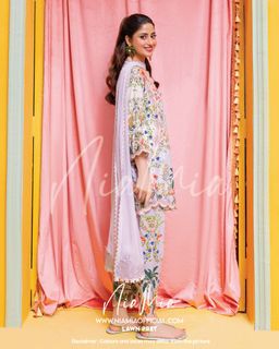 Sajal Ali feet photo thumbnail