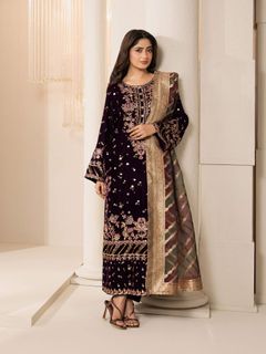 Sajal Ali feet photo thumbnail