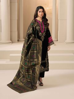 Sajal Ali feet photo thumbnail