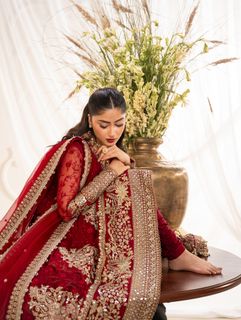 Sajal Ali feet photo thumbnail