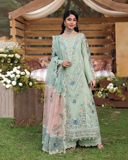 Sajal Ali feet photo 16