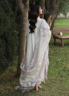 Sajal Ali feet photo 9