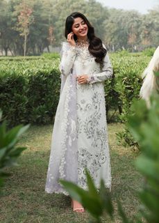 Sajal Ali feet photo 8