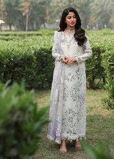 Sajal Ali feet photo 6