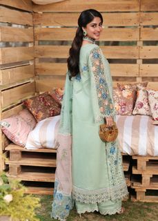 Sajal Ali feet photo 2