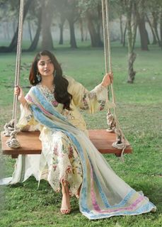 Sajal Ali feet photo 16