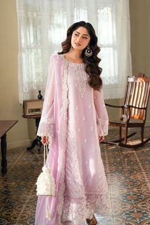Sajal Ali feet photo 12