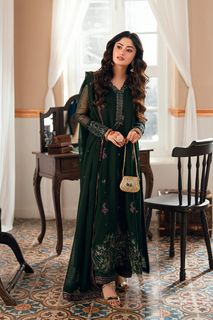 Sajal Ali feet photo 16