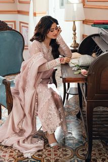 Sajal Ali feet photo 11