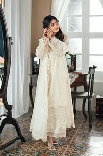 Sajal Ali feet photo 9