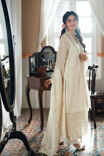 Sajal Ali feet photo 7