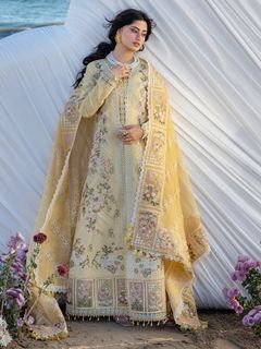 Sajal Ali feet photo 12