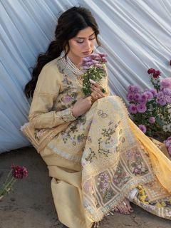 Sajal Ali feet photo 10