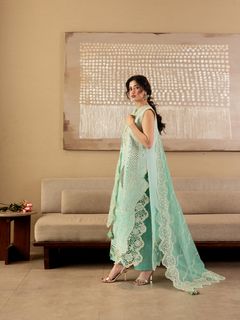 Sajal Ali feet photo 11