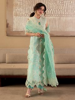 Sajal Ali feet photo 8