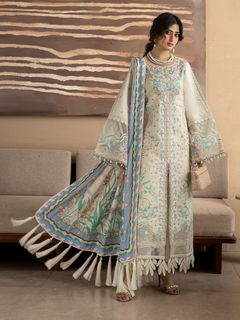 Sajal Ali feet photo 20