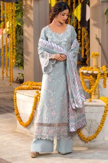 Sajal Ali feet photo 3