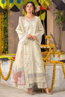 Sajal Ali feet photo 14