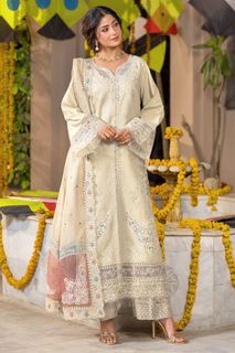 Sajal Ali feet photo 13