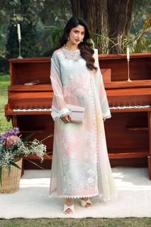 Sajal Ali feet photo 5
