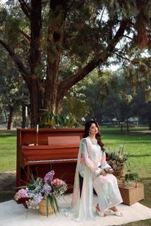 Sajal Ali feet photo 2